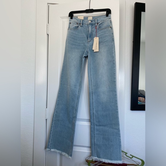 Alice + Olivia BODIE HIGH RISE JEAN - Picture 2 of 13